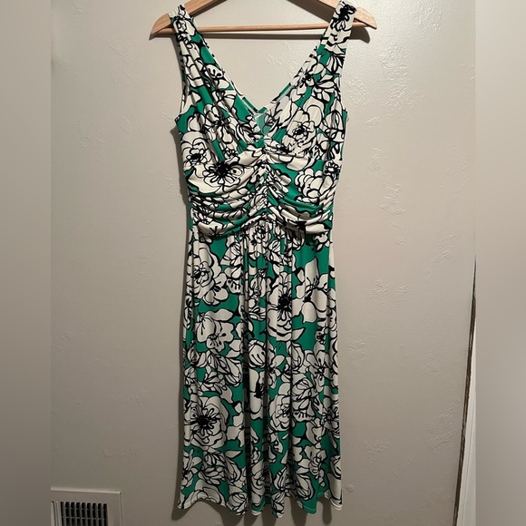 Bisou Bisou Green and White Floral Dress - Picture 3 of 12